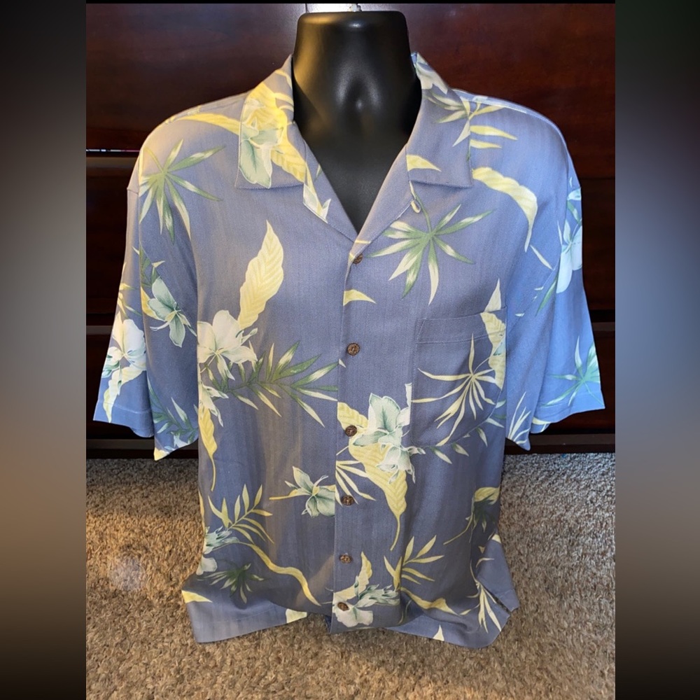EUC Tommy Bahama Hawaiian Shirt